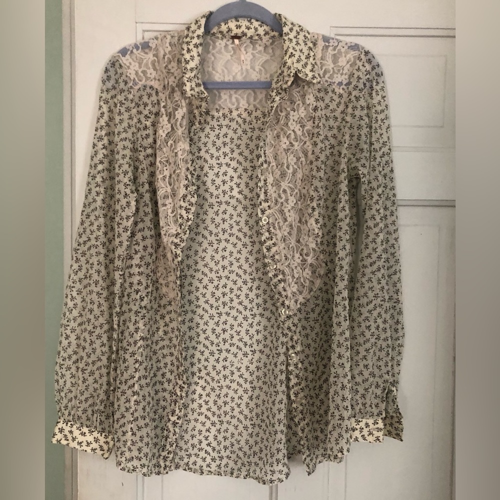 Free People women’s button down shirt size medium
